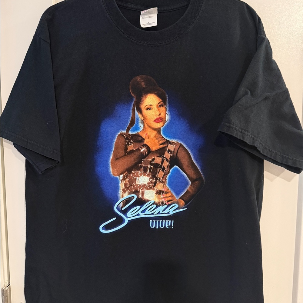 Selena RARE Selena 2-Sided VIVE Concert T-Shirt Houston TX 2005 Black.